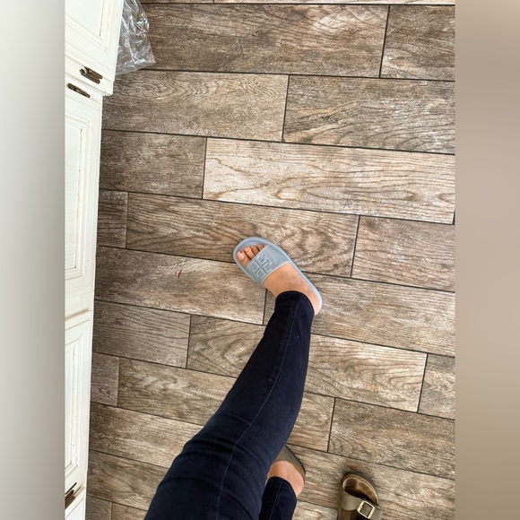 New Tory Burch Bubble Jelly You/ Color Dew Blue - Picture 5 of 7